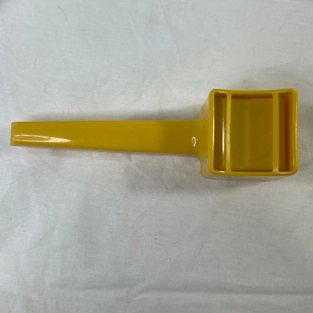 Vintage Tupperware Harvest Golden Yellow Corn Hugger Butter & Salt Shaker 1465-4